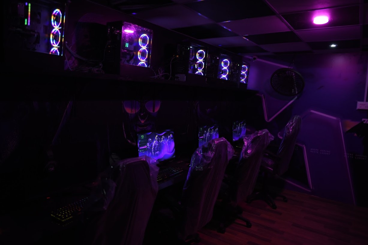 180Hz monitor row at Arcadium